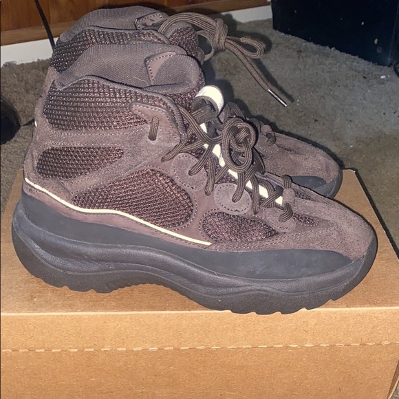 Yeezy Desert Boots ‘Oil’ - Picture 1 of 4